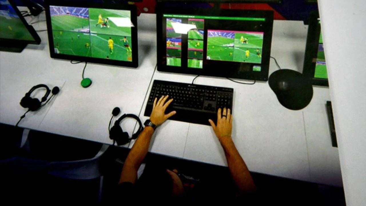 galatasaray-fenerbahce-derbisinin-var-hakemi-belli-oldu-h1740390643-96127b.jpg